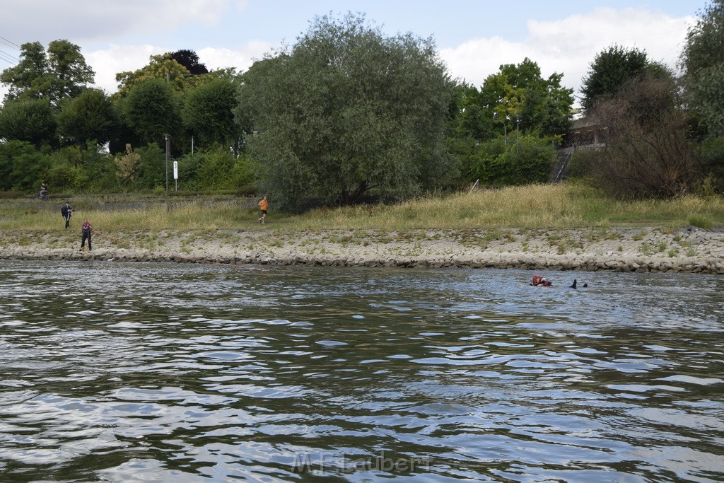 Uebung BF Taucher und Presse Koeln Zoobruecke Rhein P092.JPG - Miklos Laubert